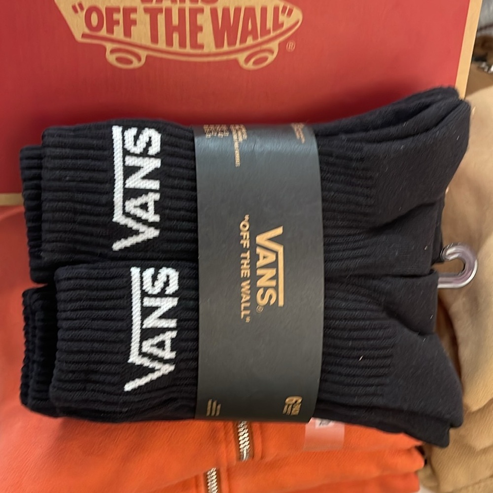 Vans Socks 6 pairs set CREW VANS.
"OFF THE WALL" Black/White
NWT